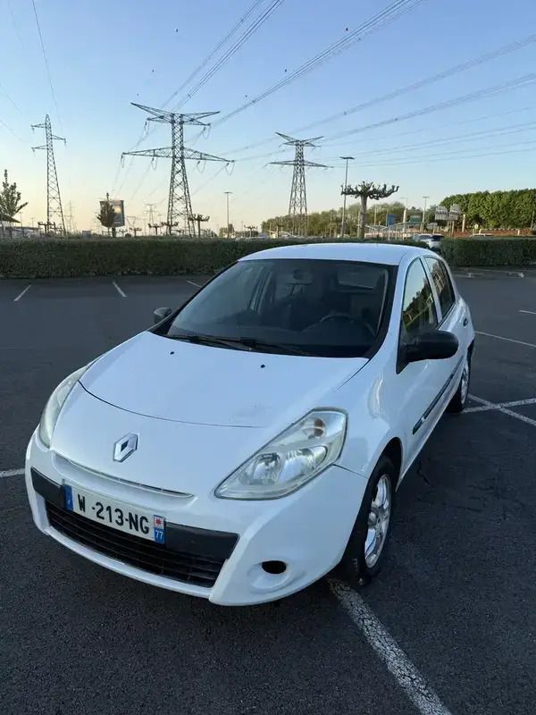 Utilisé 2009 Renault Clio II Authentique Berline | 3 200 € (Prix juste) - Image 1/4