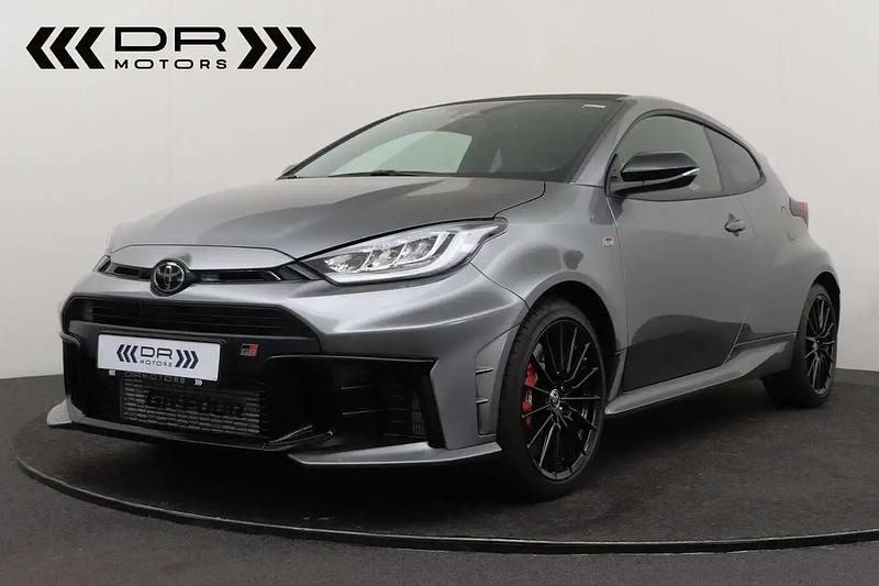 Gris Utilisé 2024 Toyota Yaris Citadine | 44 995 € (Prix cher) - Image 1/4