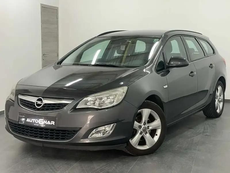 Gris Utilisé 2011 Opel Astra Break | 2 999 € (Prix juste) - Image 1/4
