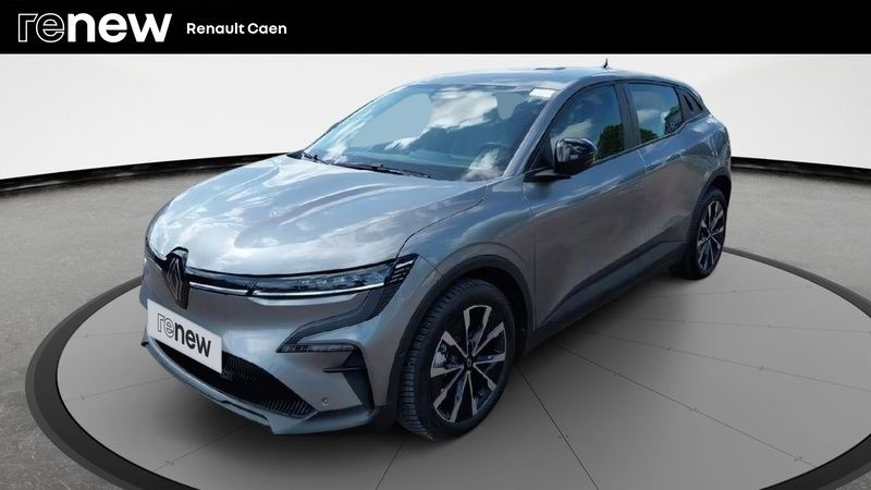 Gris Utilisé 2022 Renault Mégane Evolution Berline | 25 990 € (Prix juste) - Image 1/4