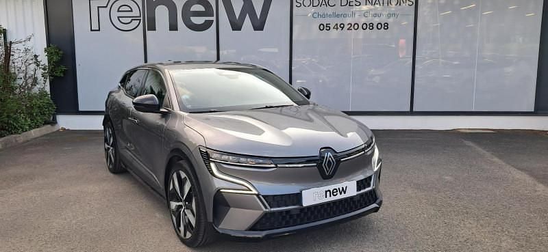 Gris Utilisé 2022 Renault Mégane Techno Berline | 24 990 € (Prix juste) - Image 1/4