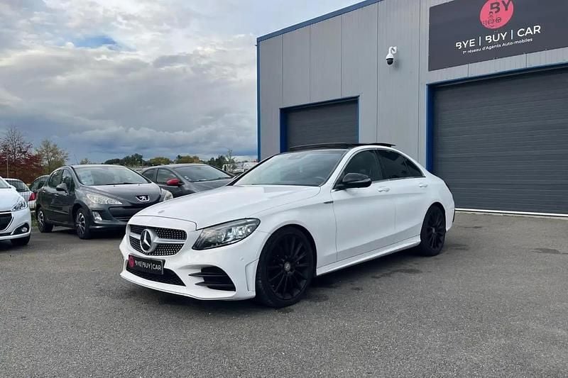 Blanc Utilisé 2018 Mercedes C220 AMG line Berline | 24 990 € (Prix juste) - Image 1/4