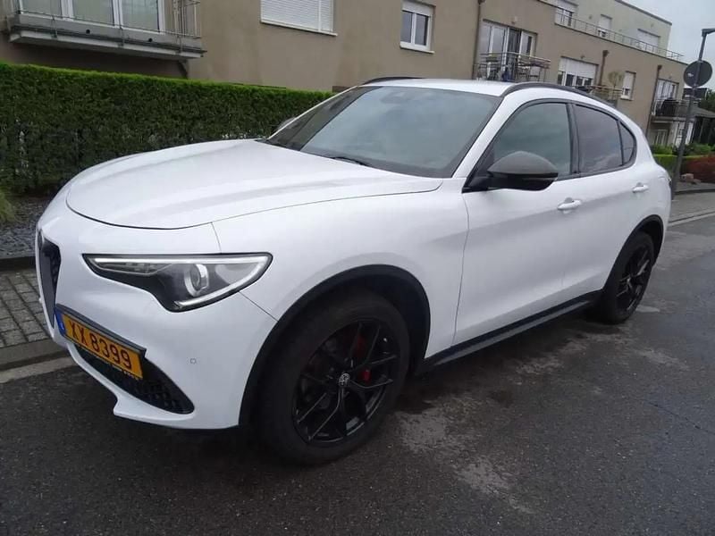 Blanc Utilisé 2019 Alfa Romeo Stelvio Lusso SUV | 19 900 € - Image 1/4