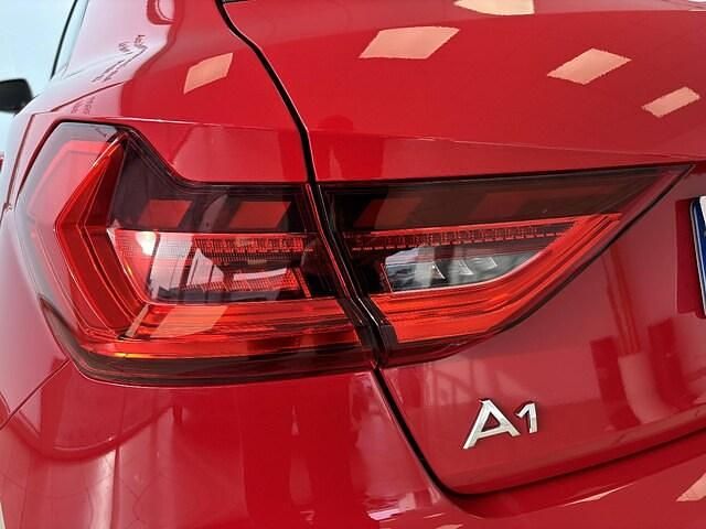 Occasion Audi A1 Sportback Design 95 ch (69 kW) 2025 Rouge progressif métallisé noir mythe métallisé Citadine