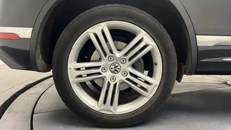Noir Utilisé 2016 VW Touareg R-line SUV | 18 490 € - Image 1/4