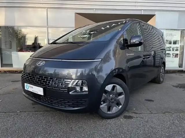 Graphite gray metallic Utilisé 2025 Hyundai Staria Van | 52 390 € - Image 1/4
