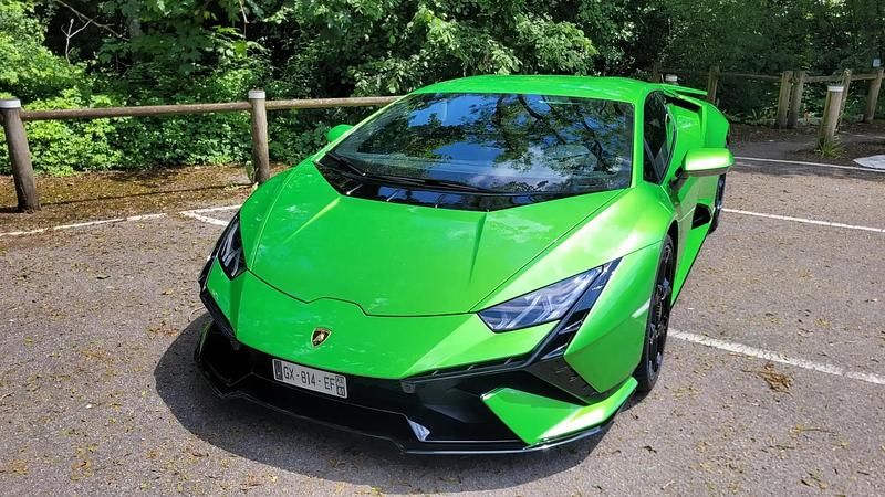 Vert Utilisé 2024 Lamborghini Huracán Coupé | 362 900 € - Image 1/4