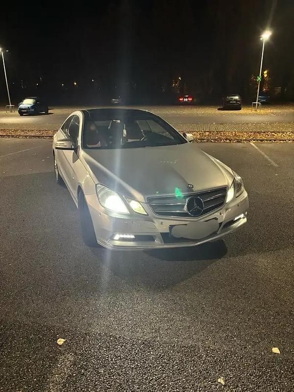 Occasion 2010 Mercedes E220 Coupé | 9 900 € (Prix juste) - Image 1/4