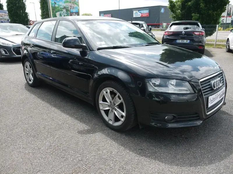 Gris Utilisé 2009 Audi A3 Ambiente Berline | 8 490 € - Image 1/4