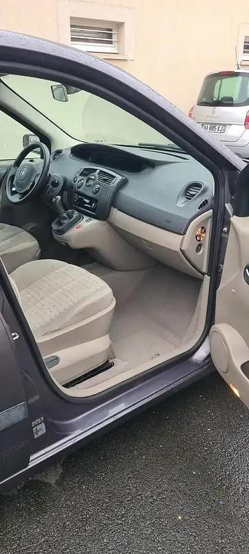 Mauve Utilisé 2005 Renault Scénic II Dynamique Monospace | 1 800 € - Image 1/4