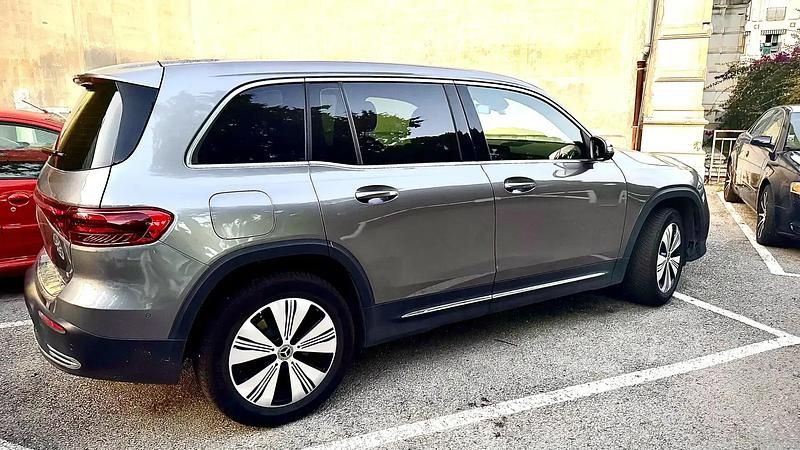 Utilisé 2024 Mercedes EQB250 Edition SUV | 36 900 € (Prix juste) - Image 1/4