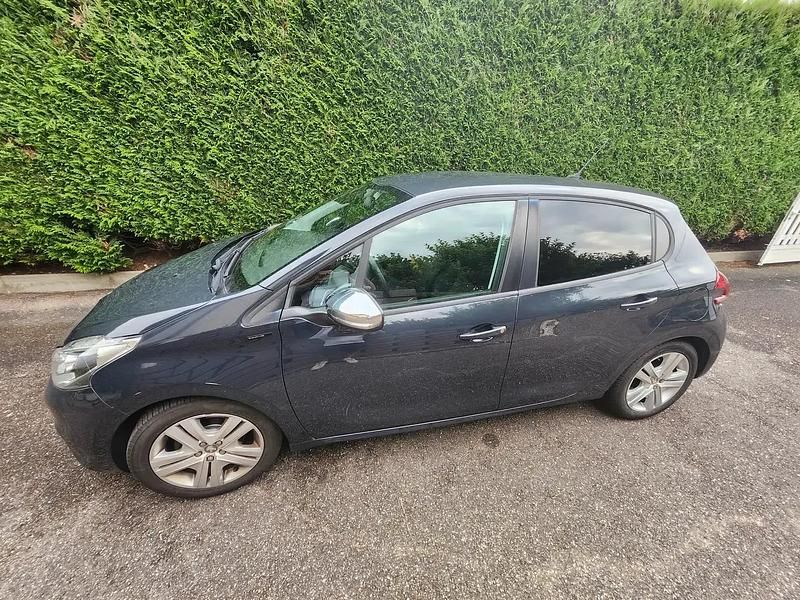 Gris Utilisé 2019 Peugeot 208 S Citadine | 7 990 € (Bon prix) - Image 1/4