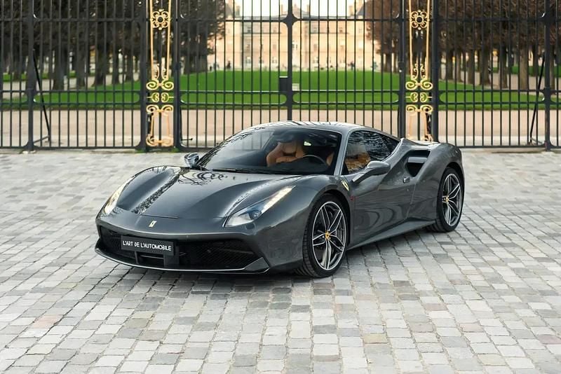 Gris Occasion 2018 Ferrari 488 Coupé | 209 900 € - Image 1/4