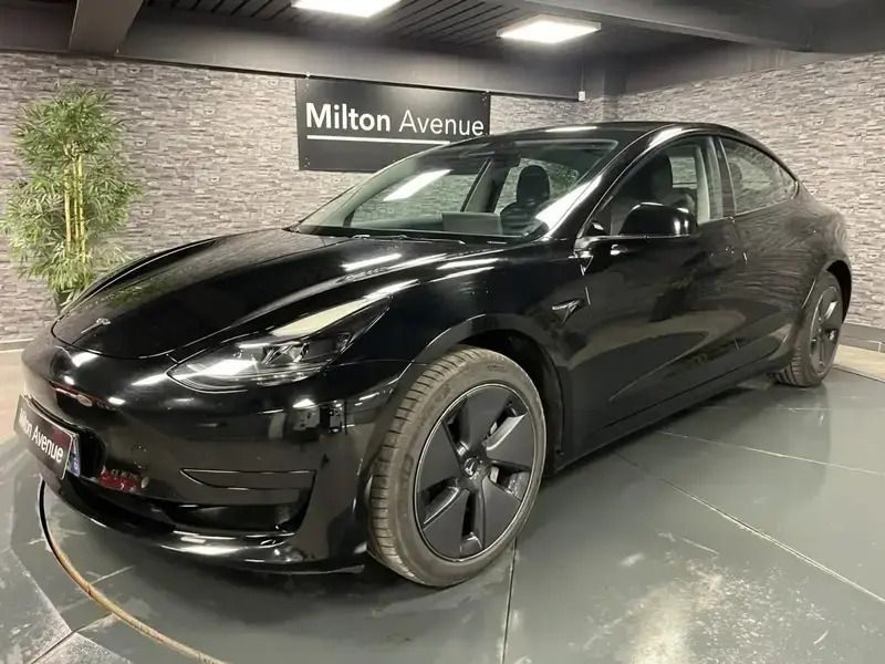 Noir Utilisé 2023 Tesla Model 3 Standard Range Berline | 27 490 € (Bon prix) - Image 1/4