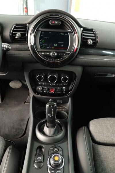 Image 2/4
