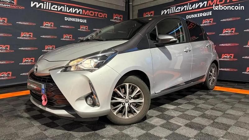 Gris Utilisé 2019 Toyota Yaris Design Citadine | 13 990 € (Prix juste) - Image 1/4