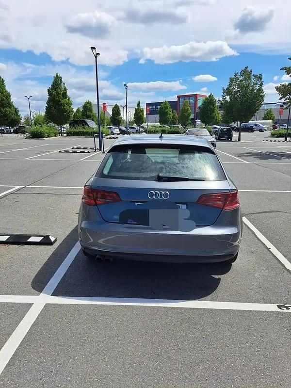 Utilisé 2014 Audi A3 Sportback Ambiente Berline | 9 000 € (Bon prix) - Image 1/4