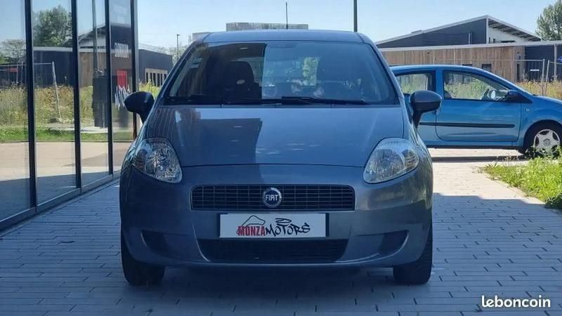 Gris Utilisé 2006 Fiat Grande Punto Citadine | 3 500 € - Image 1/4