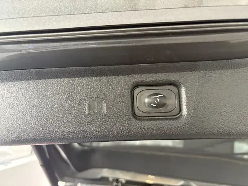 Image 2/4