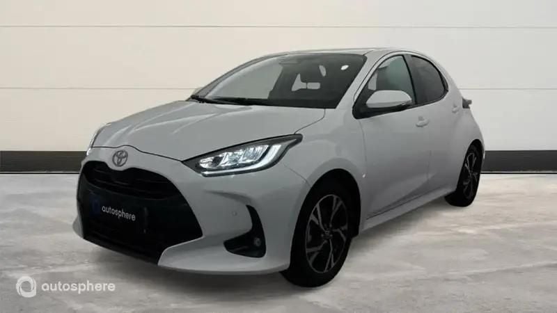 Blanc Nouvelle 2024 Toyota Yaris Hybrid Design Berline | 23 499 € (Prix juste) - Image 1/4