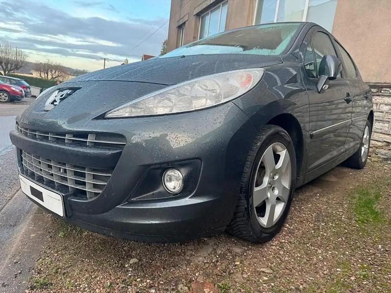 Noir Utilisé 2012 Peugeot 207 Premium Berline | 7 400 € (Prix juste) - Image 1/4