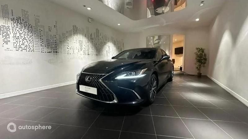Utilisé 2025 Lexus ES300 Berline | 57 490 € - Image 1/4