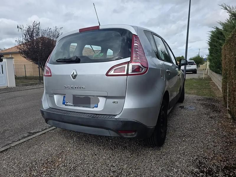 Utilisé 2011 Renault Scénic III Authentique Monospace | 3 500 € (Bon prix) - Image 1/4