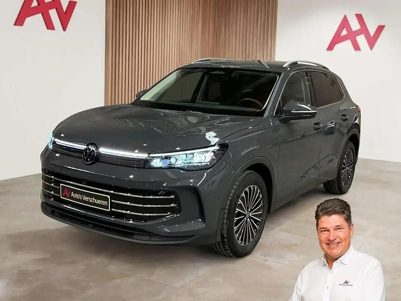 Gris Utilisé 2025 VW Tiguan Elegance SUV | 39 990 € (Prix juste) - Image 1/4