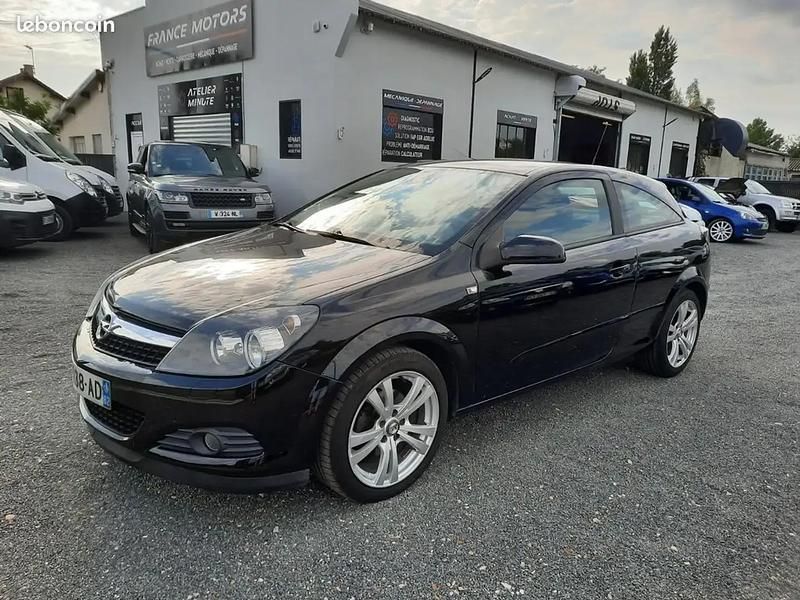 Noir Utilisé 2010 Opel Astra GTC Cosmo Citadine | 4 990 € - Image 1/4