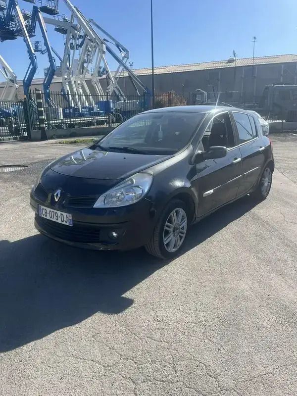 Utilisé 2007 Renault Clio II Luxe Berline | 3 200 € (Prix assez cher) - Image 1/4