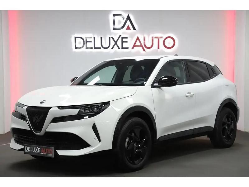 Blanc Utilisé 2025 Alfa Romeo Junior Premium SUV | 27 990 € - Image 1/4