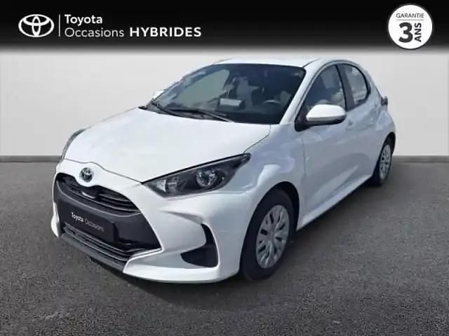 Blanc Occasion 2023 Toyota Yaris Hybrid Berline | 18 790 € (Prix juste) - Image 1/4