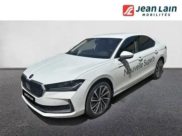 Blanc Occasion 2024 Skoda Superb LAURIN & KLEMENT Berline | 42 660 € - Image 1/4