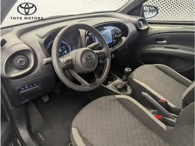 Occasion Toyota Aygo Design 72 ch (52 kW) 2023 Vert foncé Citadine