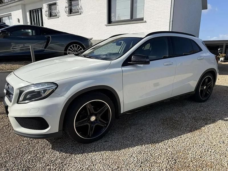 Blanc Utilisé 2016 Mercedes GLA180 AMG line SUV | 16 500 € (Prix juste) - Image 1/4