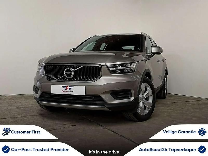 Gris Utilisé 2022 Volvo XC40 Momentum SUV | 24 500 € (Super prix) - Image 1/4