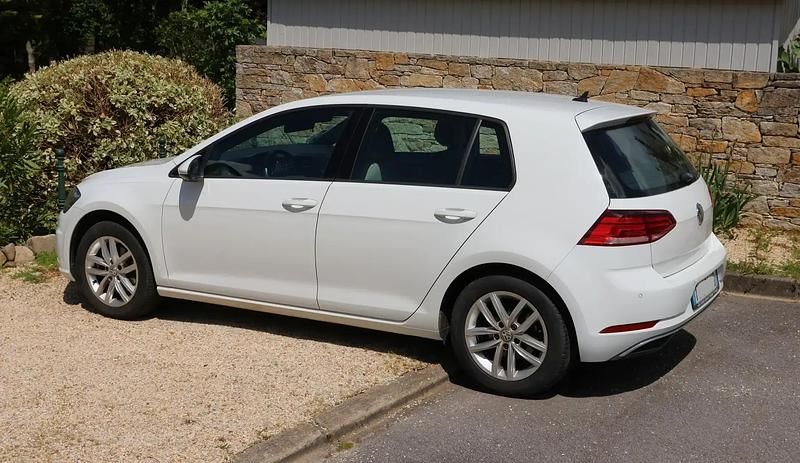Blanc Utilisé 2017 VW Golf VII Business Berline | 11 900 € (Bon prix) - Image 1/4