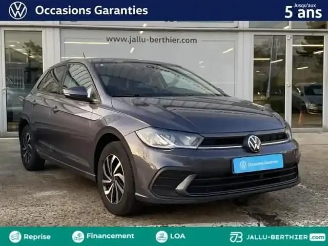 Gris cendré métallisé Occasion 2025 VW Polo Edition Berline | 18 989 € (Bon prix) - Image 1/4