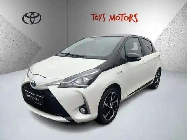 Blanc Occasion 2019 Toyota Yaris Hybrid Berline | 16 490 € (Bon prix) - Image 1/4