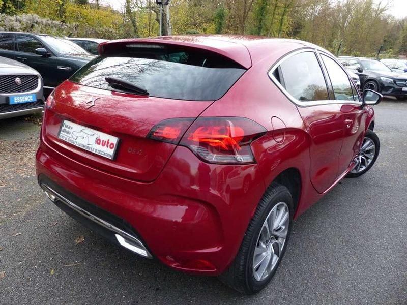 Occasion DS Automobiles DS4 Sport Chic 133 ch (97 kW) 2015 Rouge Berline