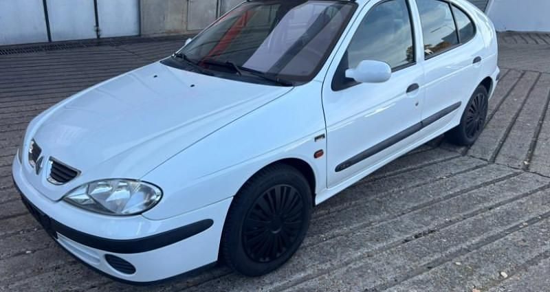 Blanc Utilisé 2001 Renault Mégane Berline | 1 750 € - Image 1/4