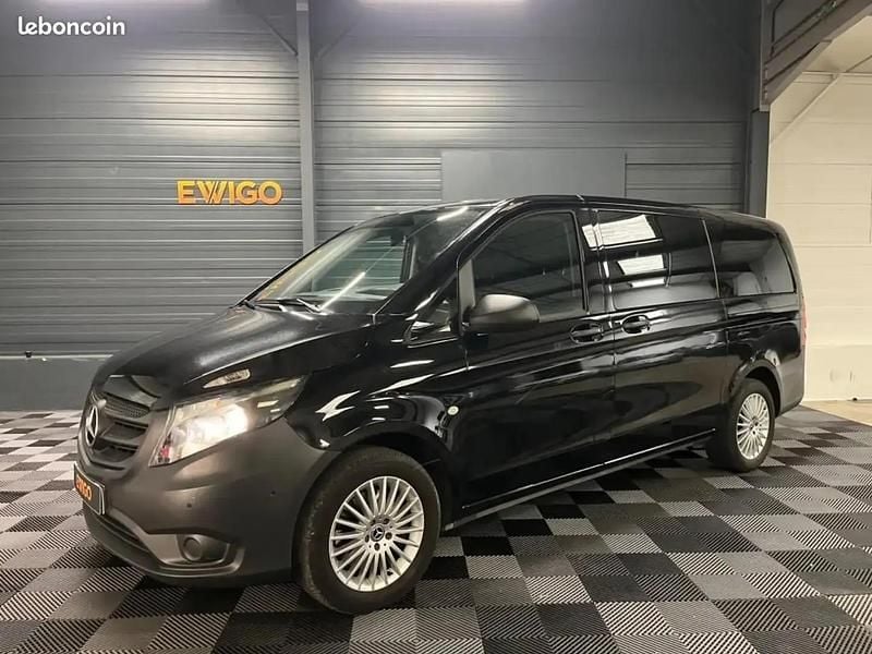 Noir Utilisé 2019 Mercedes Vito Monospace | 37 990 € - Image 1/4