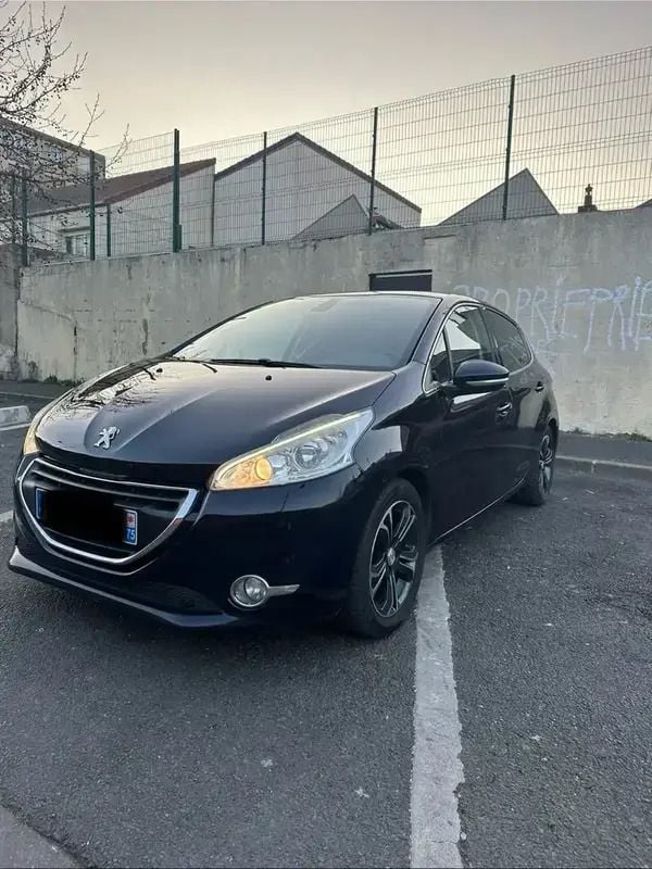 Utilisé 2014 Peugeot 208 Allure Citadine | 6 850 € (Prix juste) - Image 1/4