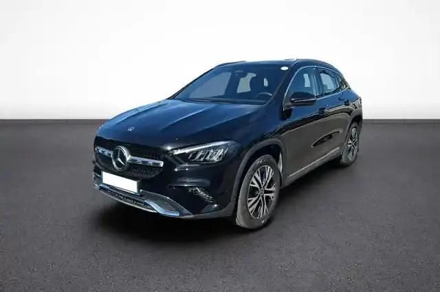 Kosmosblack met. Occasion 2024 Mercedes GLA250 SUV | 38 490 € - Image 1/4