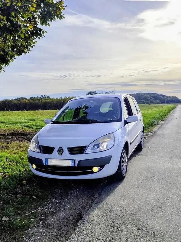 Occasion Renault Grand Scénic III Authentique 105 ch (77 kW) 2009 Monospace