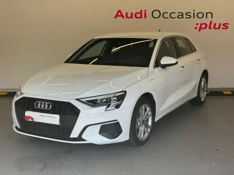 Blanc Utilisé 2024 Audi A3 Business Berline | 38 980 € (Prix cher) - Image 1/4