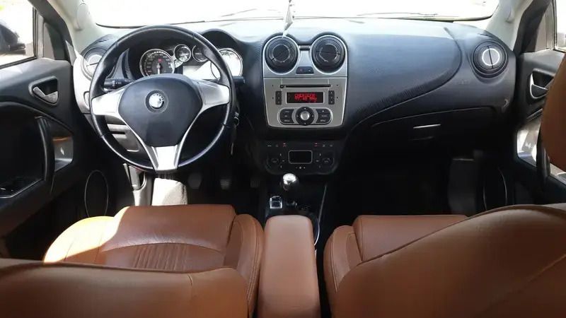 Image 2/4