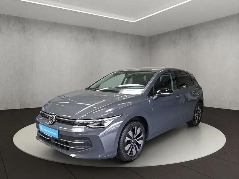 Gris Utilisé 2024 VW Golf VIII Life Berline | 25 300 € (Bon prix) - Image 1/4