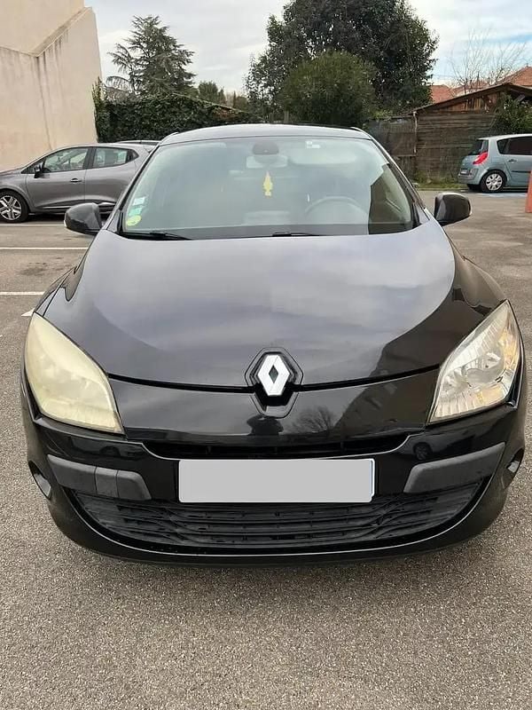 Utilisé 2010 Renault Mégane III Dynamique Berline | 3 990 € (Bon prix) - Image 1/4