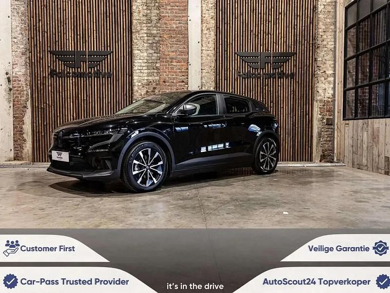 Noir Utilisé 2023 Renault Mégane Evolution Citadine | 24 900 € (Prix juste) - Image 1/4